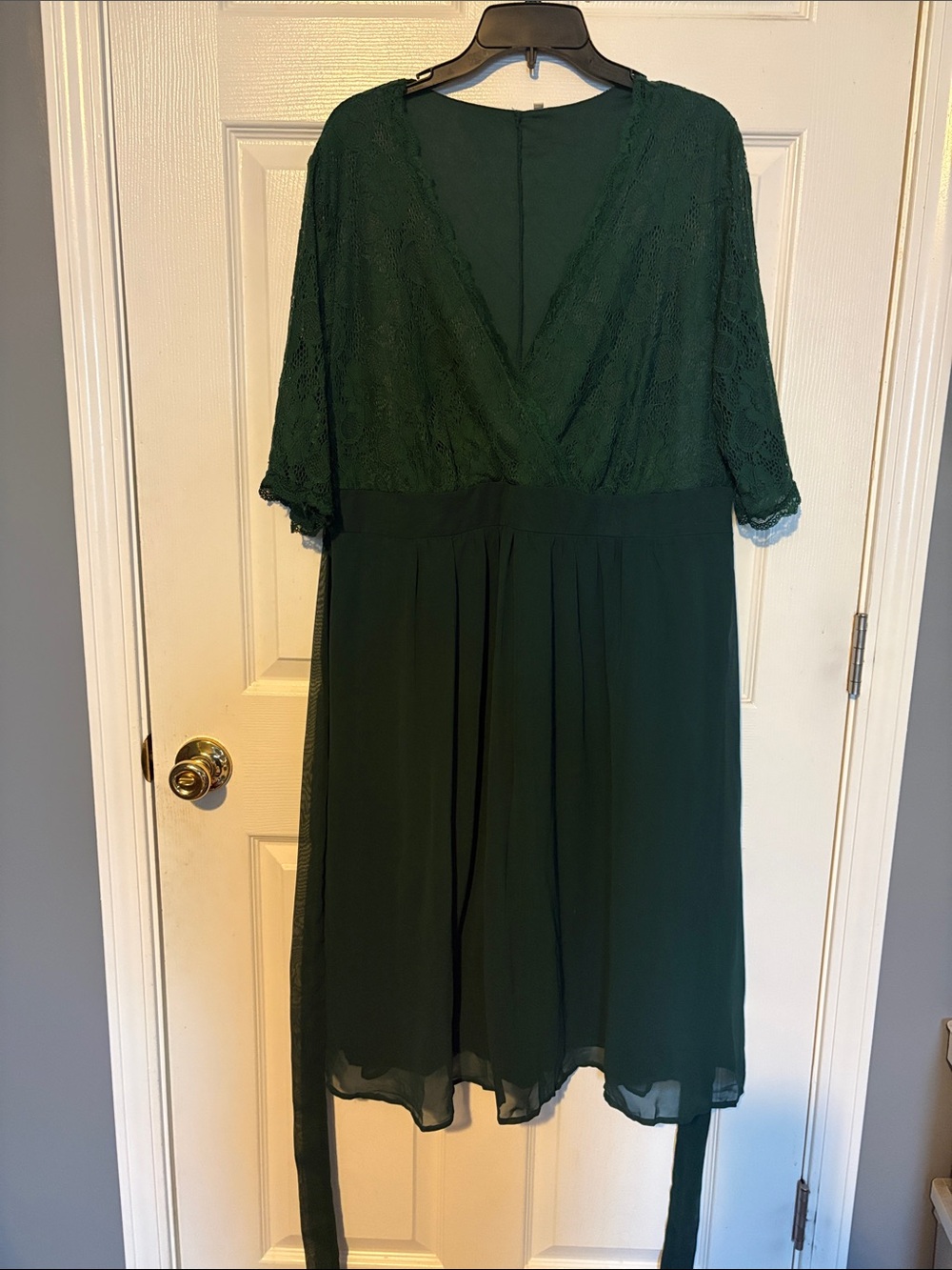 Deep Green Lace V-Neck Midi Dress with Tie Waist